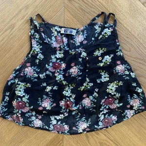 Top court à fleurs PullandBear