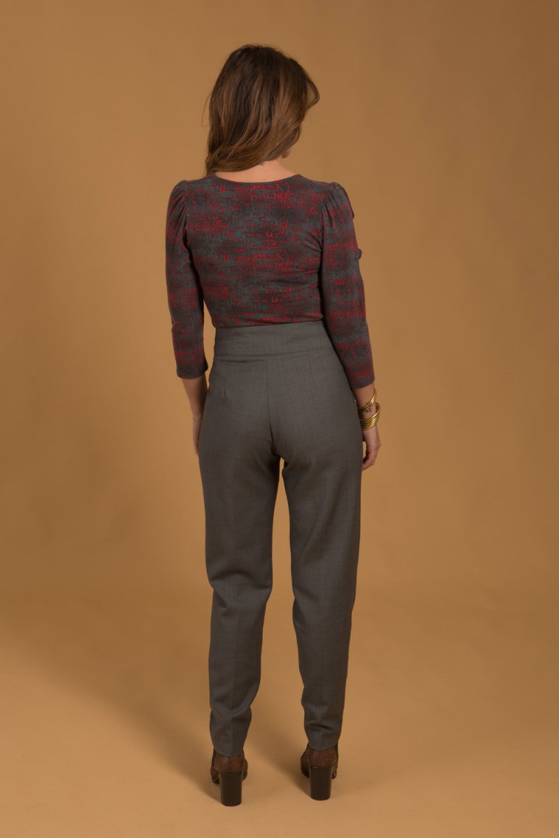 Anaïs – Top gris imprimé rouge femme Made-in-France – Image 7