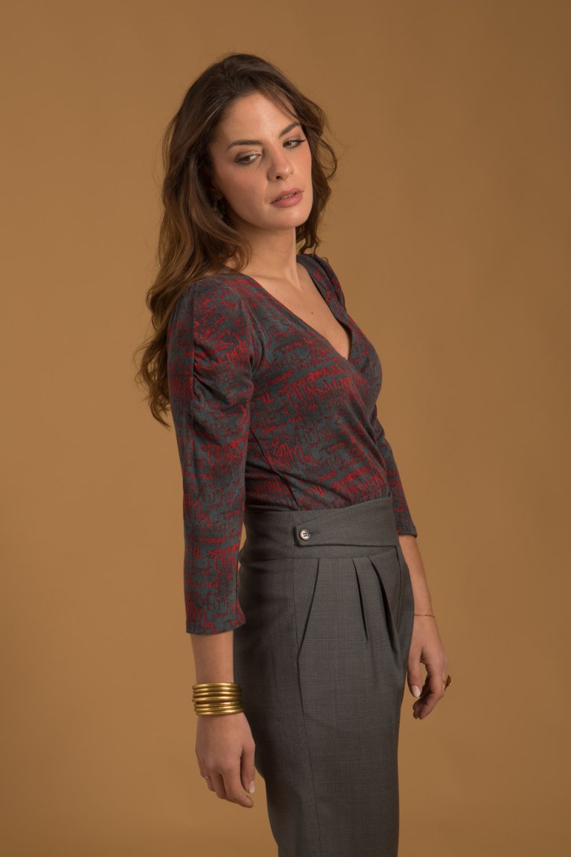 Anaïs – Top gris imprimé rouge femme Made-in-France – Image 4